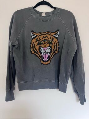 Graphic Tiger Crewneck Sweatshirt in Gray